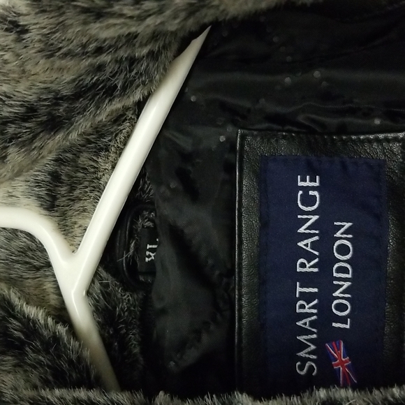 Leather jacket - Picture 4 of 8